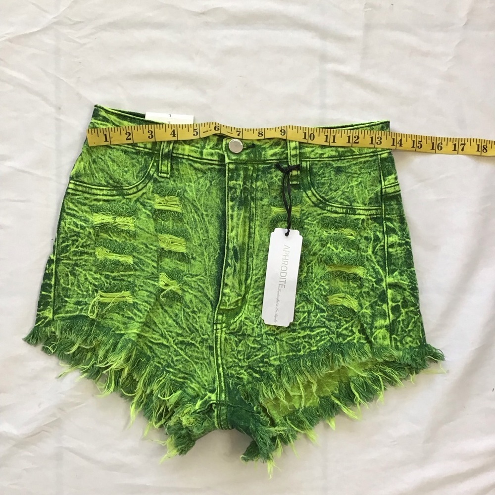 NWT- Aphrodite Women Green High Waist Distressed Raw Hem Summer Jean Shorts L - Picture 6 of 9